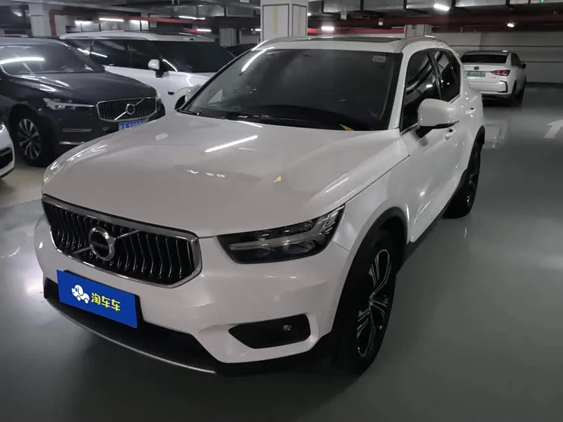 Volvo XC40 — фото 1