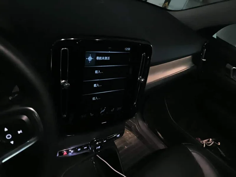 Volvo XC40 — фото 13