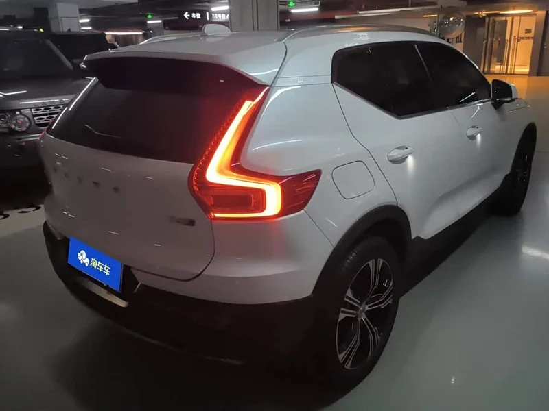 Volvo XC40 — фото 3