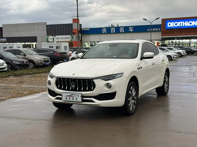 Maserati Levante — фото 1