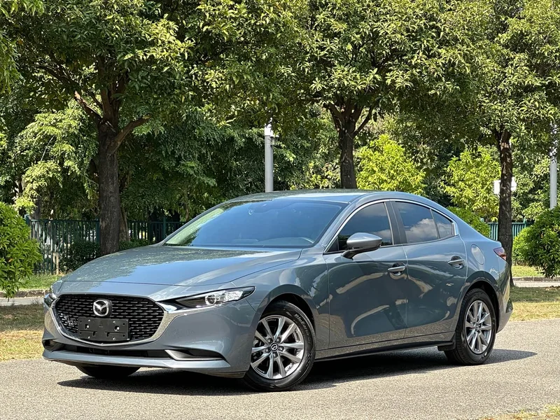 Mazda 3 Axela — фото 1