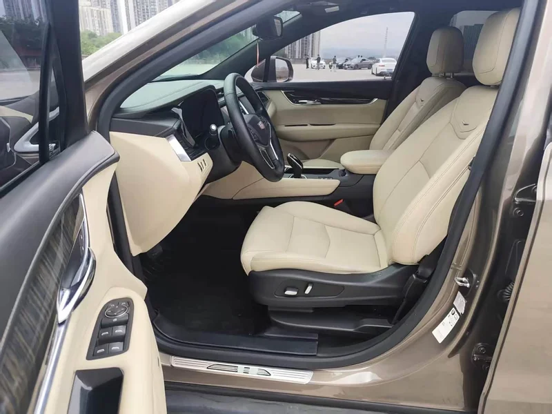 Cadillac XT5 — фото 11