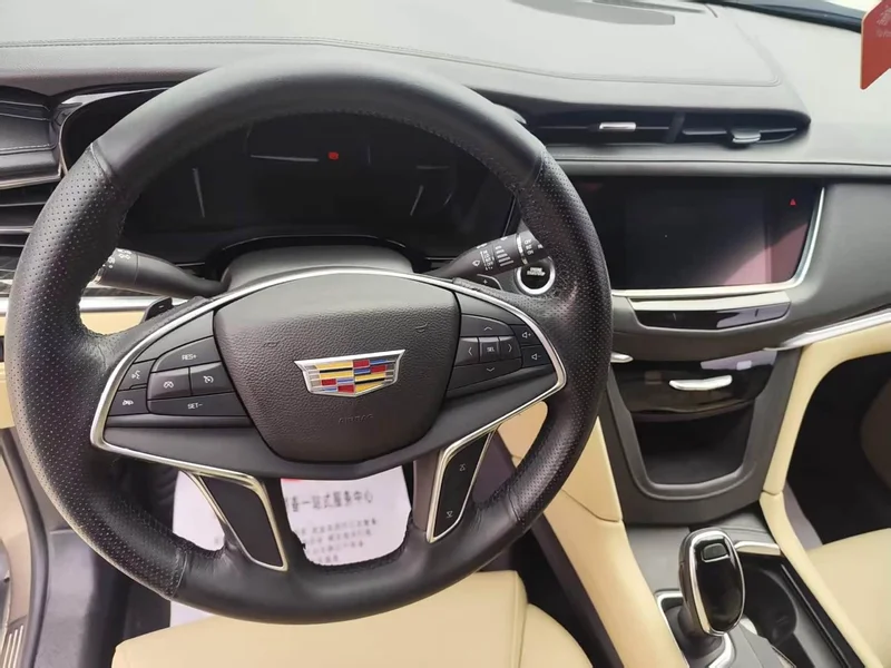 Cadillac XT5 — фото 16