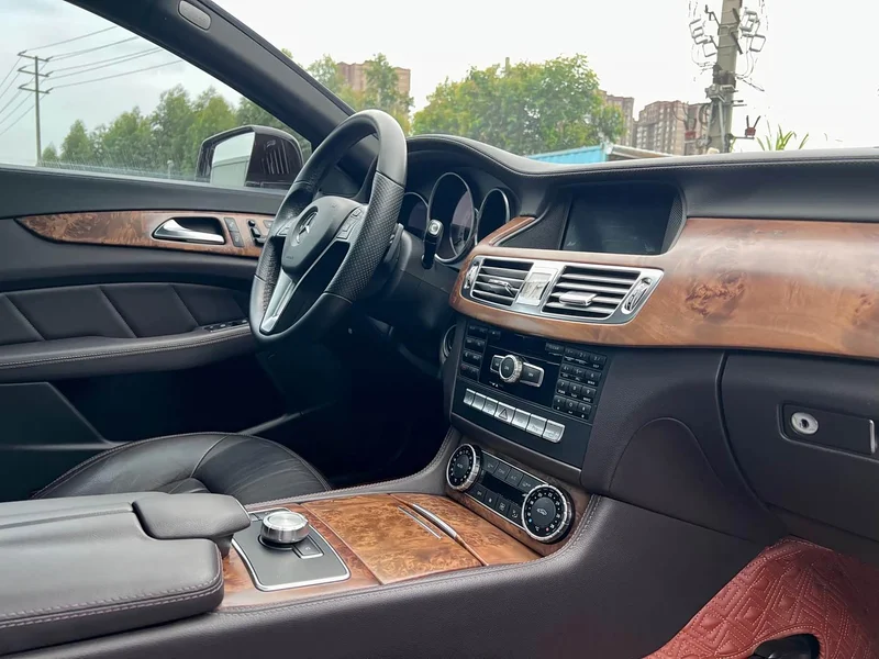 Mercedes-Benz CLS-Class — фото 16