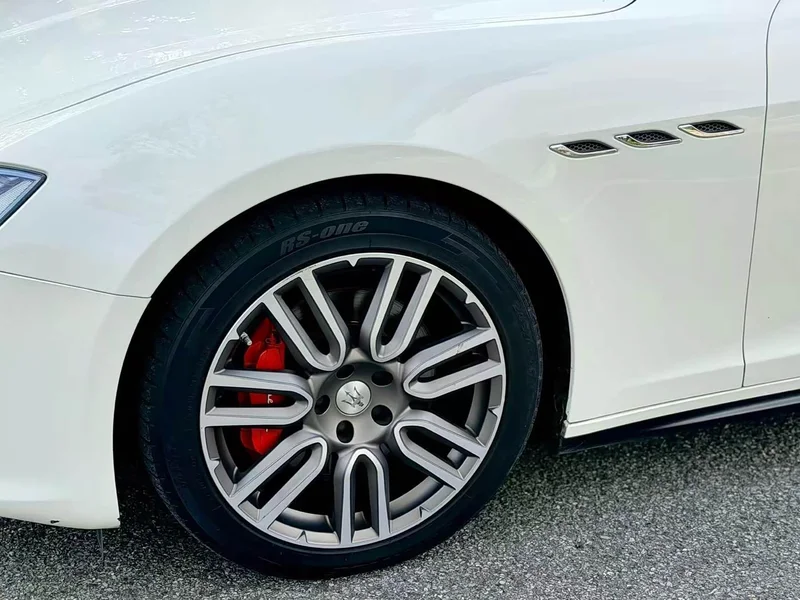 Maserati Ghibli — фото 12