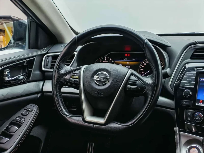 Nissan Maxima — фото 13