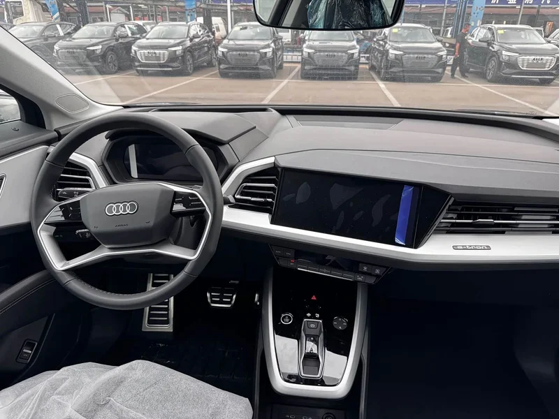 Audi Q5 e-tron — фото 11