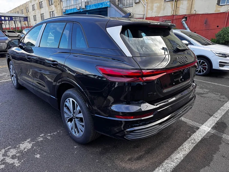 Audi Q5 e-tron — фото 3