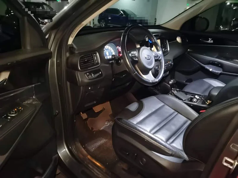 Kia Sorento — фото 12