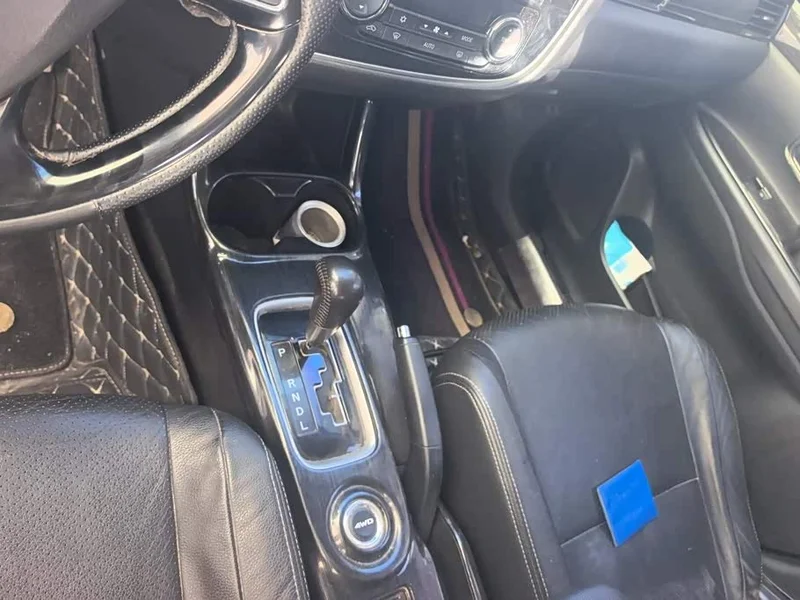 Mitsubishi Outlander — фото 16