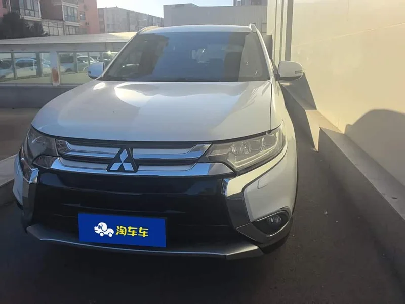 Mitsubishi Outlander — фото 2