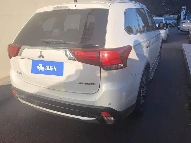 Mitsubishi Outlander — фото 3