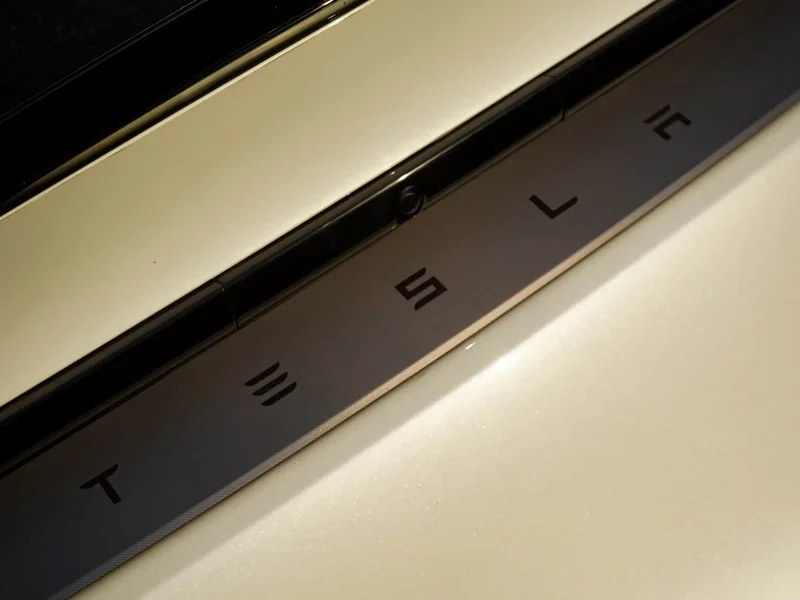 Tesla Model Y — фото 8