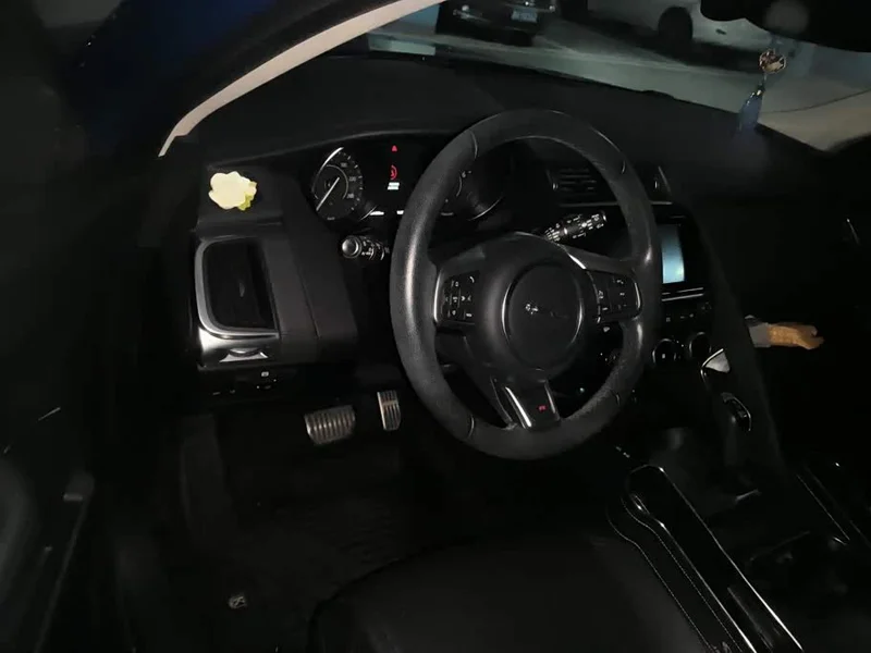 Jaguar E-PACE — фото 12
