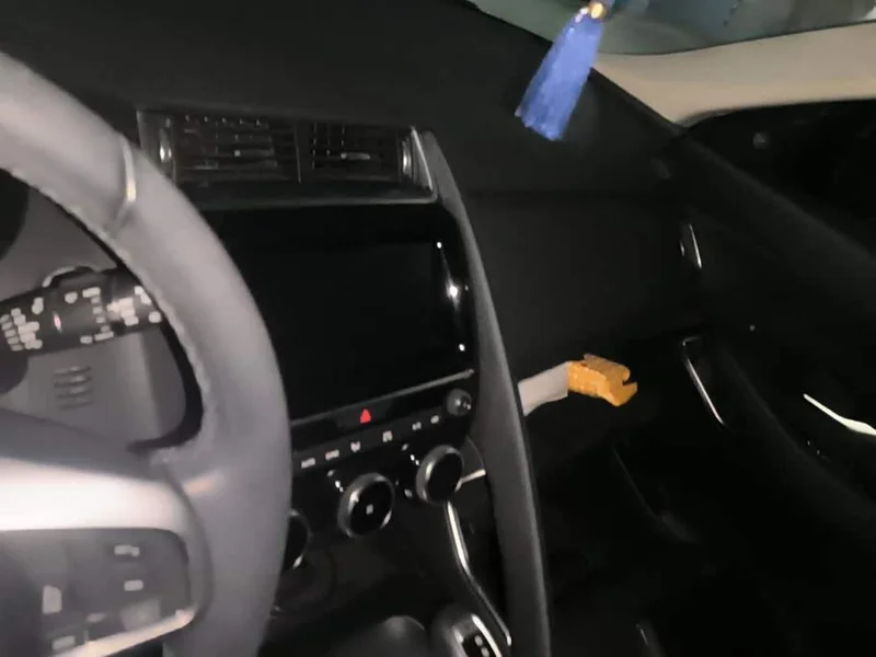 Jaguar E-PACE — фото 13