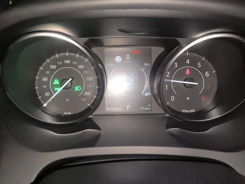 Jaguar E-PACE — фото 14
