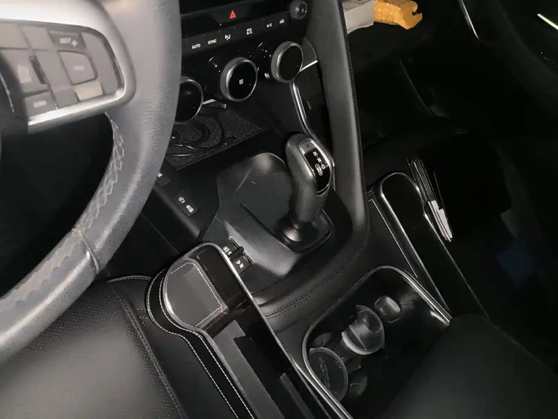 Jaguar E-PACE — фото 16