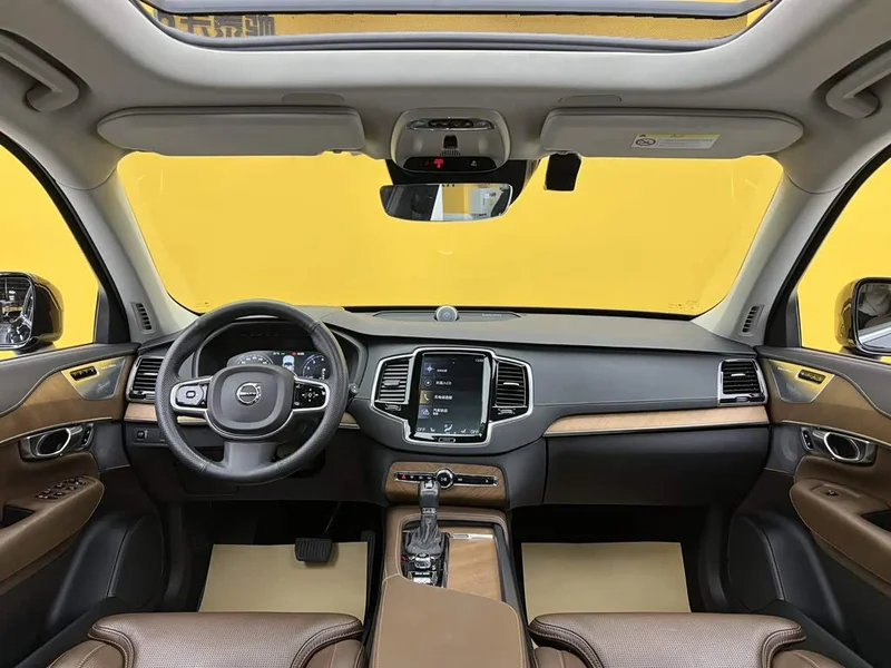 Volvo XC90 — фото 11