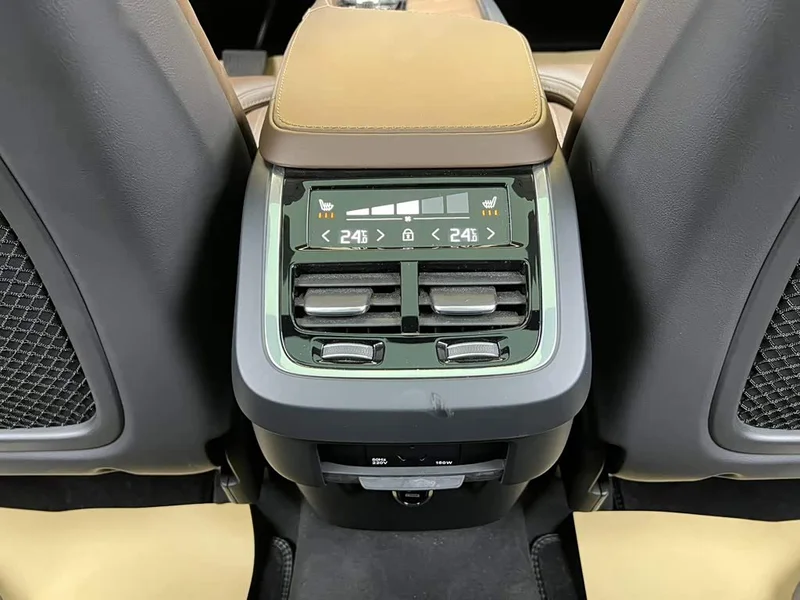 Volvo XC90 — фото 28