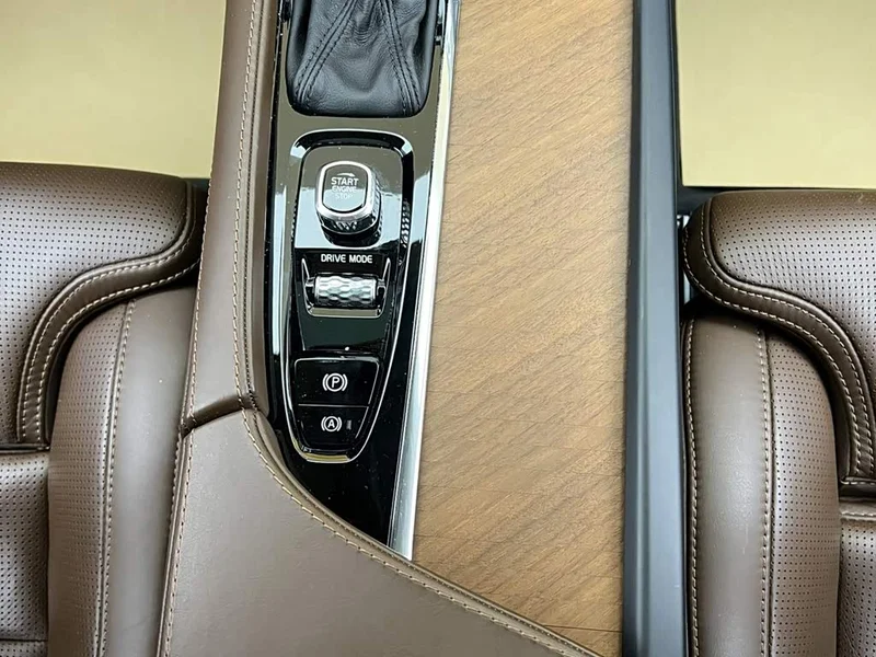 Volvo XC90 — фото 32