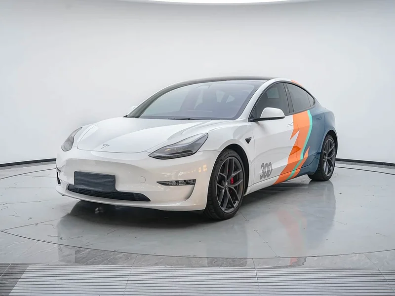 Tesla Model 3 — фото 1