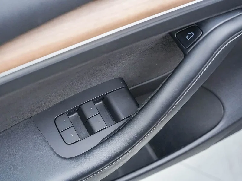 Tesla Model 3 — фото 15