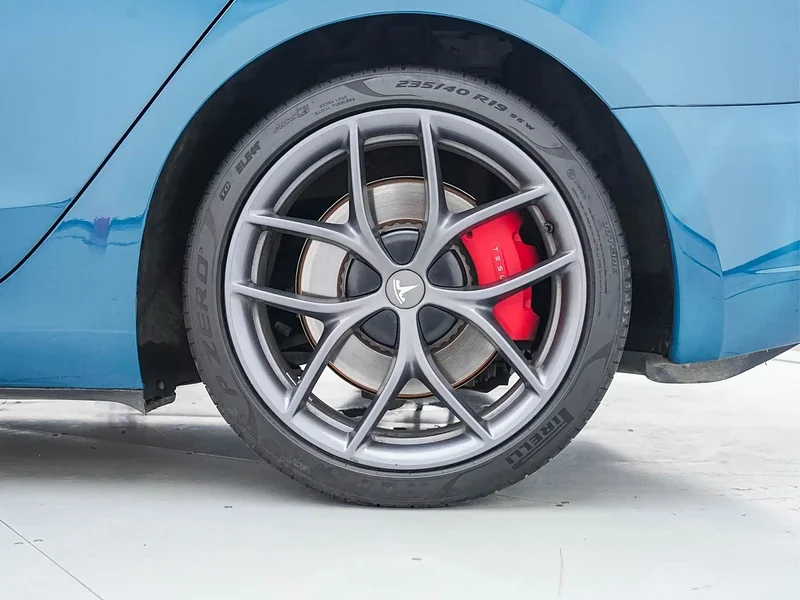 Tesla Model 3 — фото 16