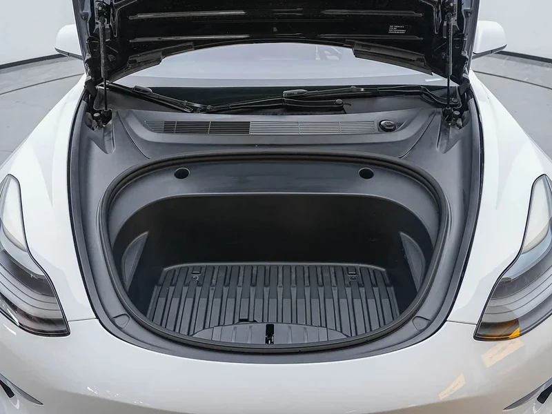 Tesla Model 3 — фото 10