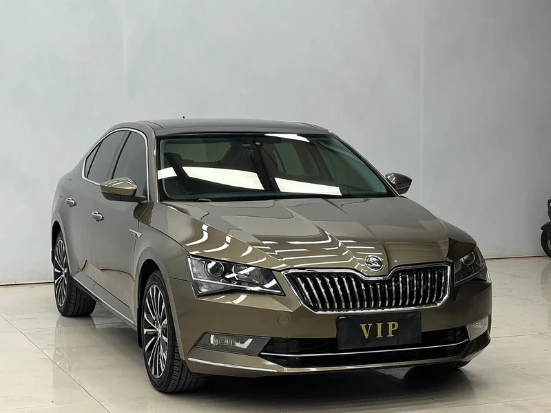 Skoda Superb — фото 1