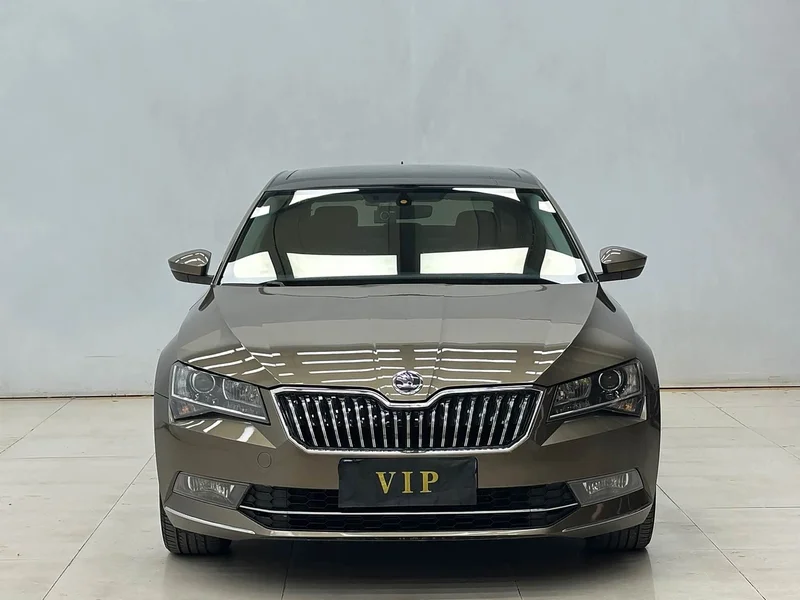 Skoda Superb — фото 11