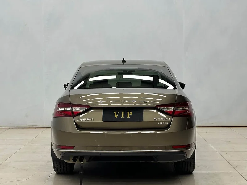 Skoda Superb — фото 8