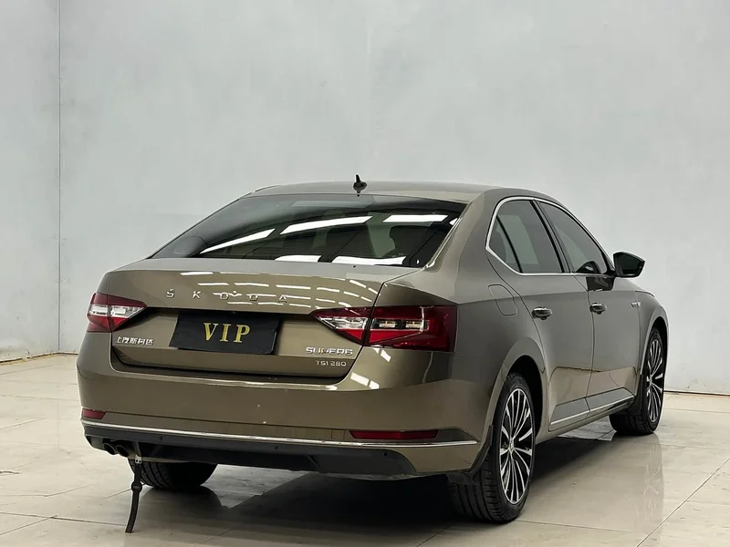 Skoda Superb — фото 9