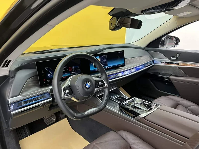 BMW 7-Series — фото 15