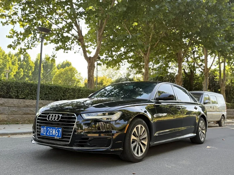 Audi A6L — фото 1