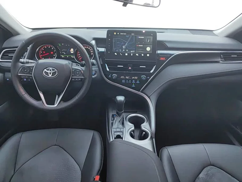 Toyota Camry — фото 12