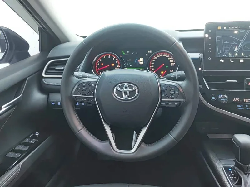 Toyota Camry — фото 15