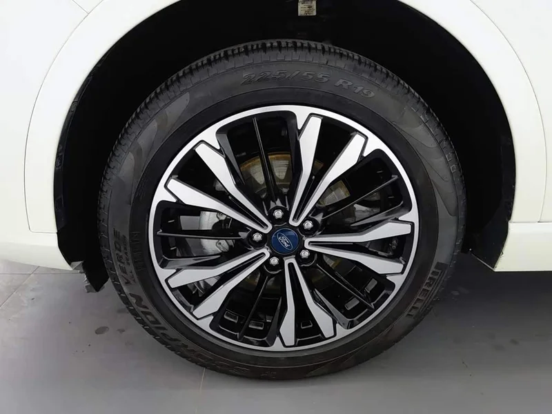 Ford Edge — фото 17