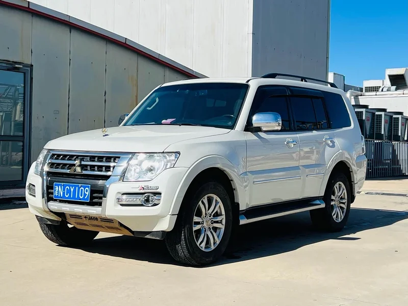 Mitsubishi Pajero (Imported) — фото 1