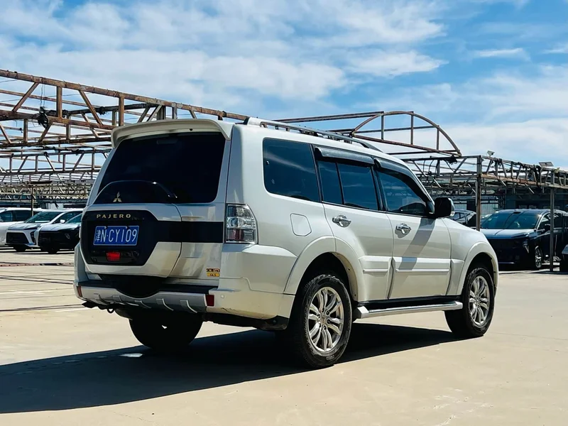 Mitsubishi Pajero (Imported) — фото 4