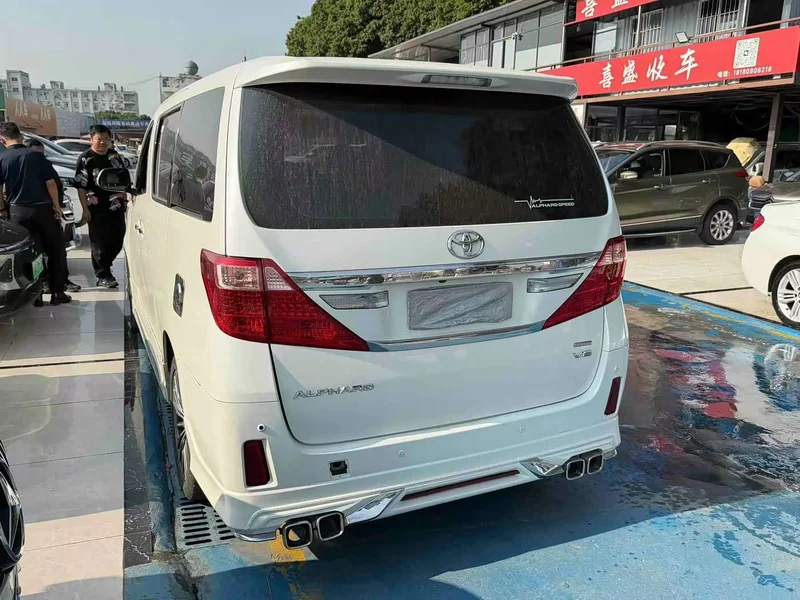 Toyota Alphard — фото 11