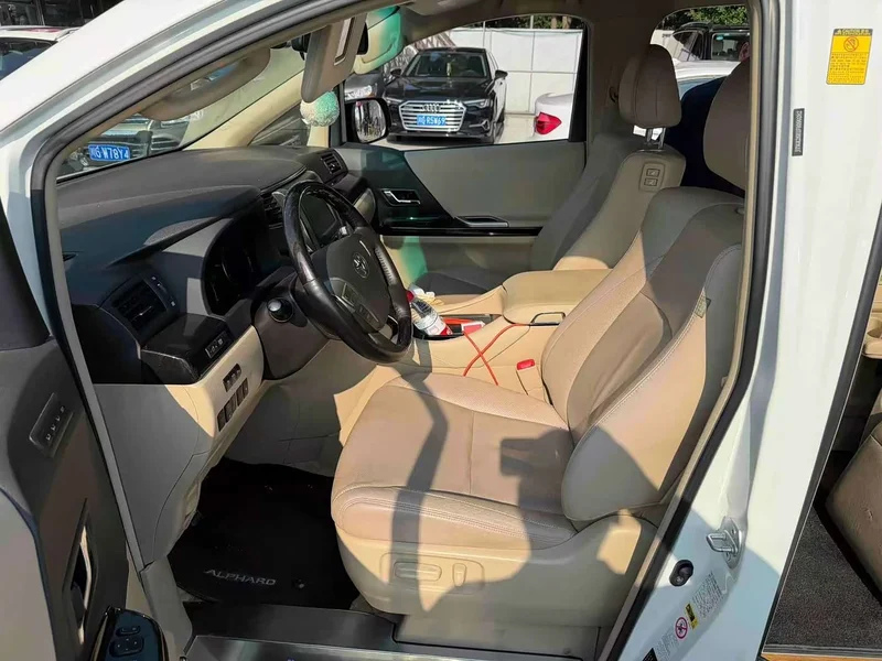 Toyota Alphard — фото 3
