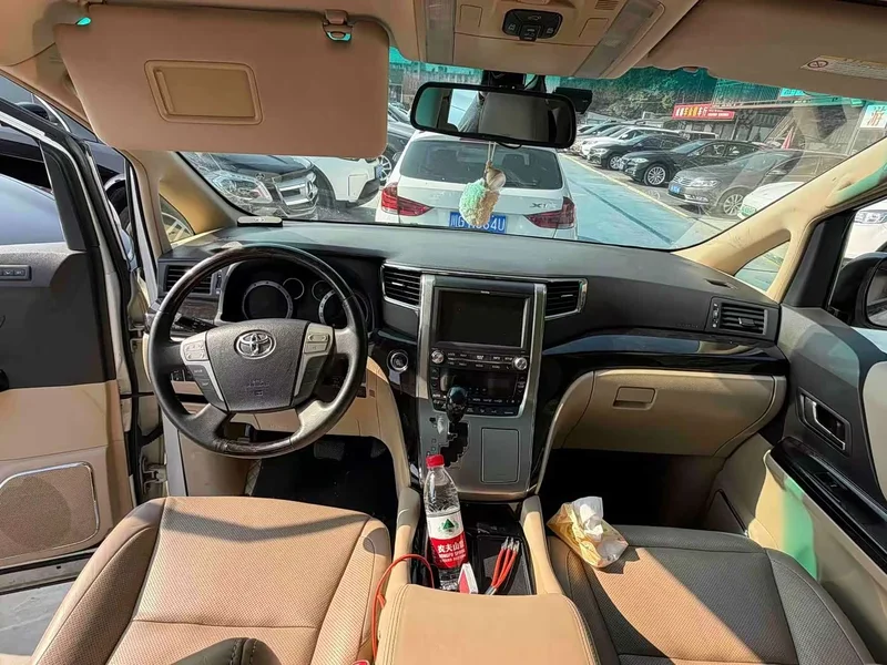 Toyota Alphard — фото 4