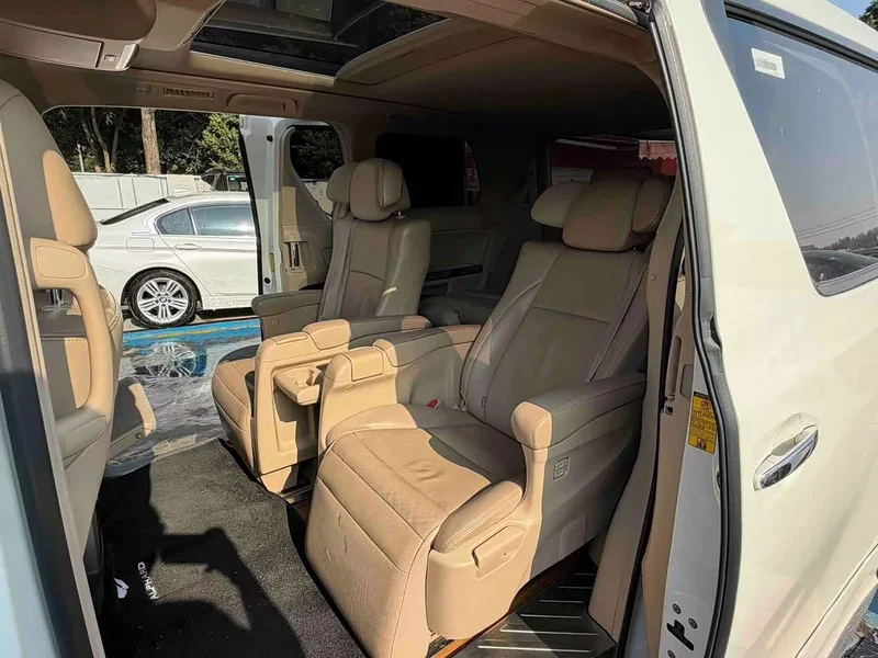 Toyota Alphard — фото 5