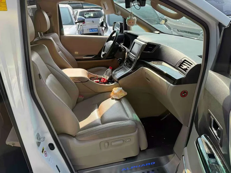 Toyota Alphard — фото 7