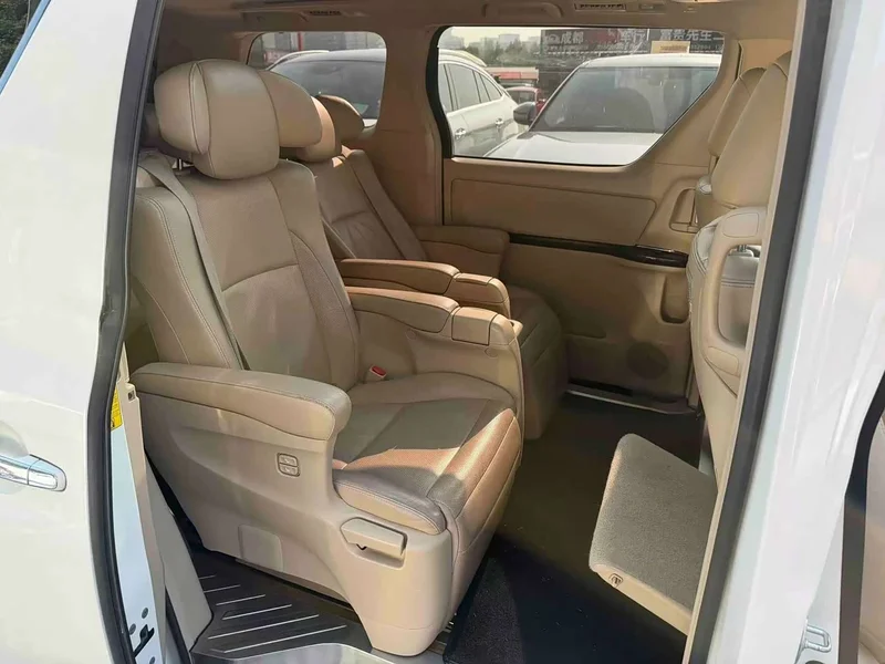 Toyota Alphard — фото 8