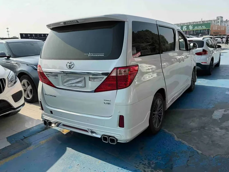 Toyota Alphard — фото 10