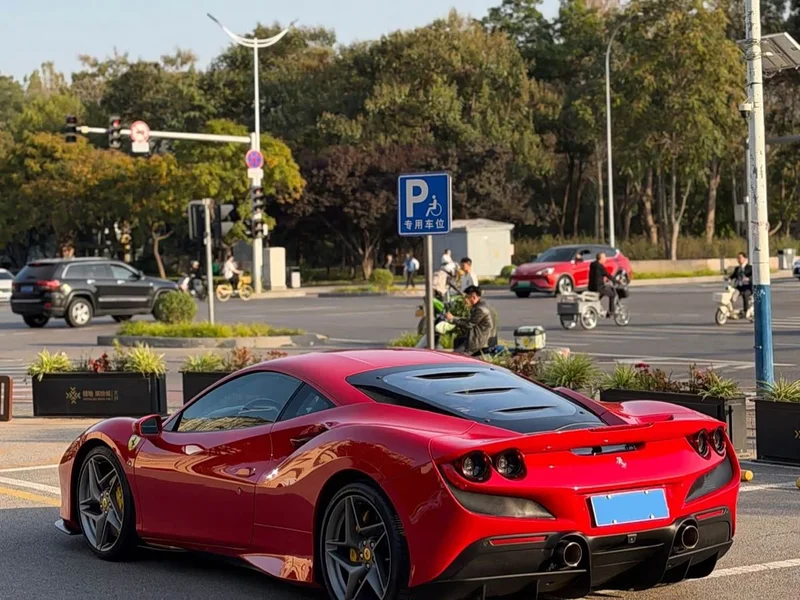 Ferrari F8 — фото 10