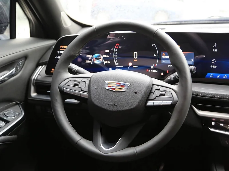 Cadillac XT4 — фото 5