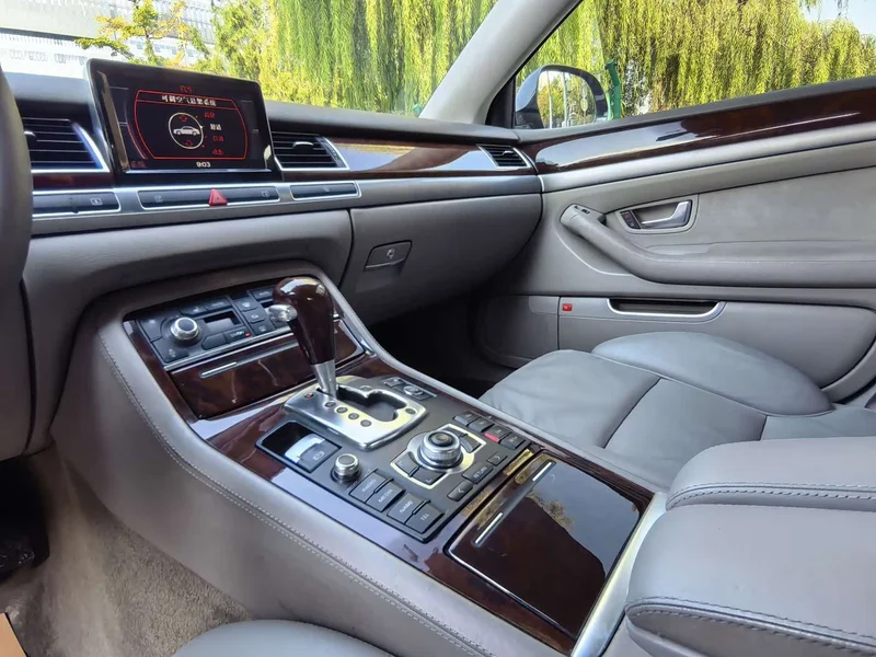 Audi A8 — фото 14