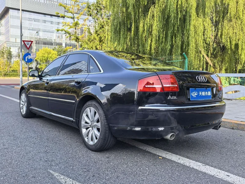 Audi A8 — фото 6